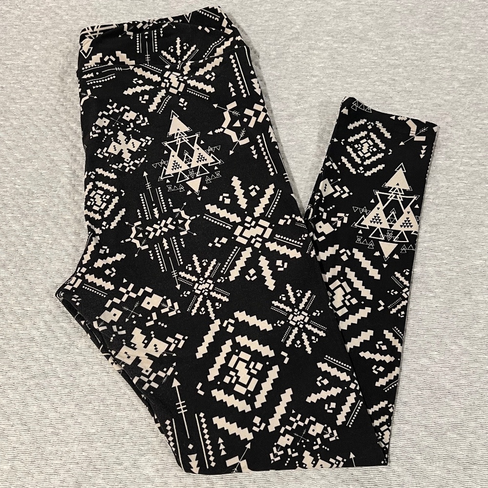 LuLaRoe TC Leggings - EUC - black, grey Aztec pattern